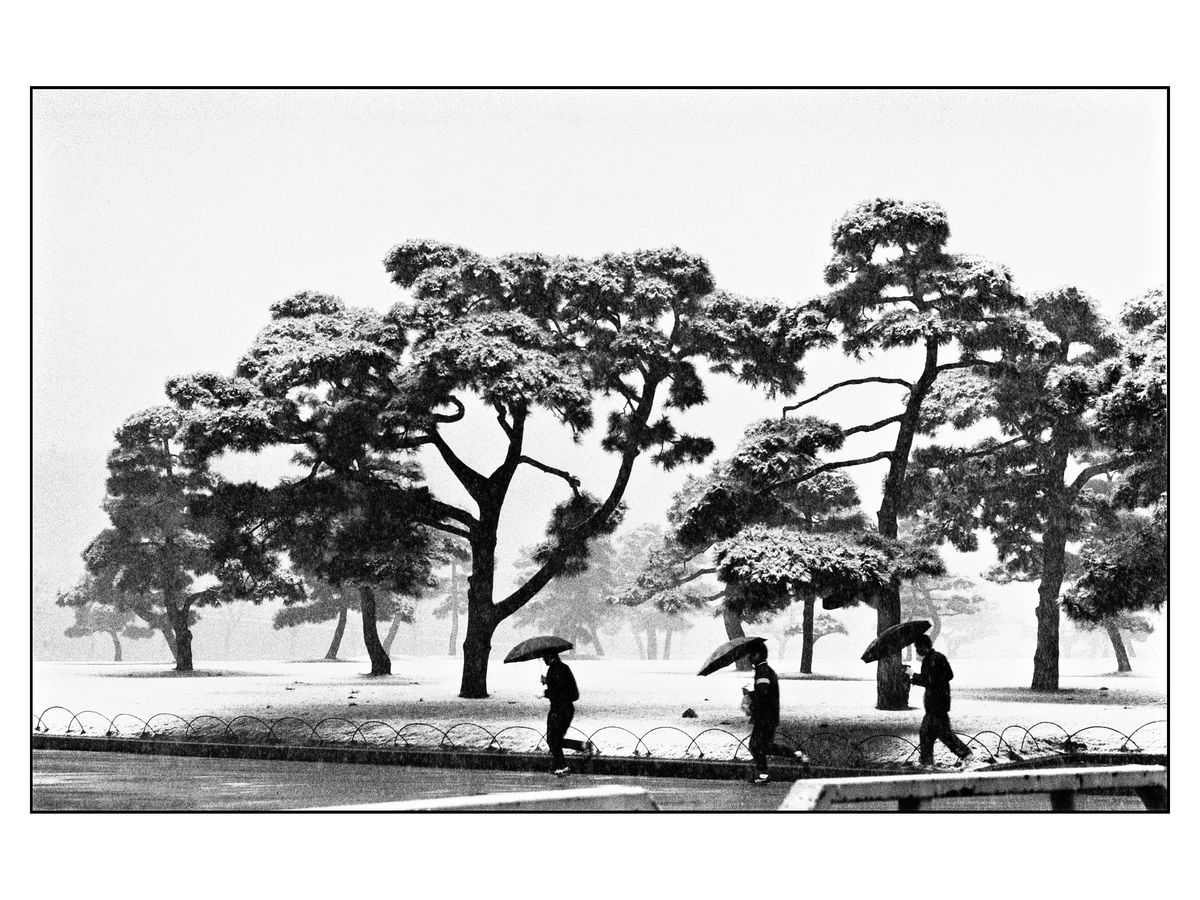 Joggers in winter, Tokyo, Japan, 1986