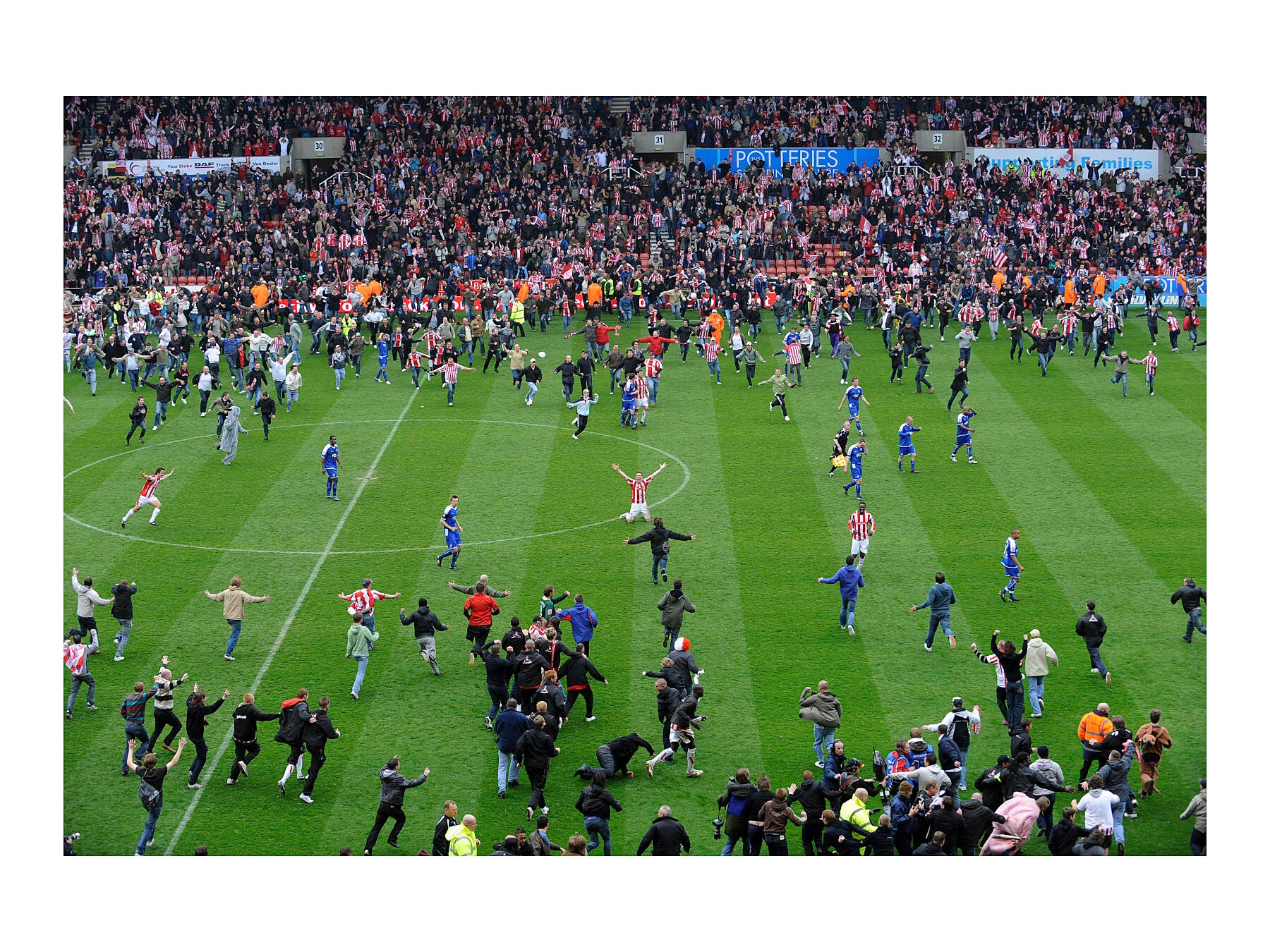 Pitch invasion. Stoke City v Leicester City 04.05.2008