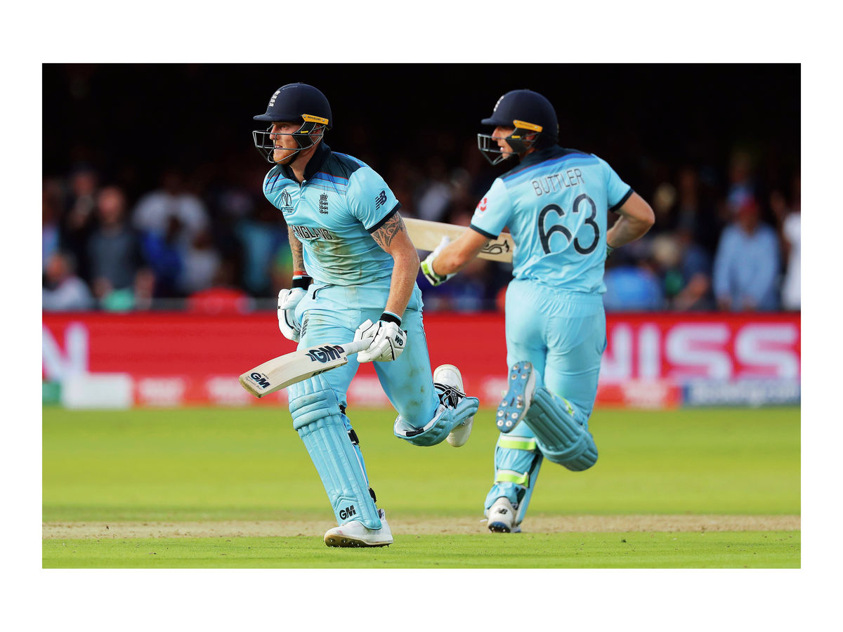 Ben Stokes and Jos Buttler run between the wickets during the super over